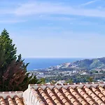 Casa Con Bellas Vistas Sobre La Bahia De 内尔哈